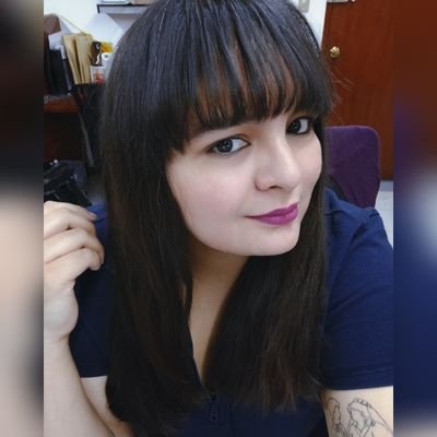 Buena onda, paciente y cariñosa, amante de los chocolates y tiburones, fiel amiga de @ZurdoDeGama