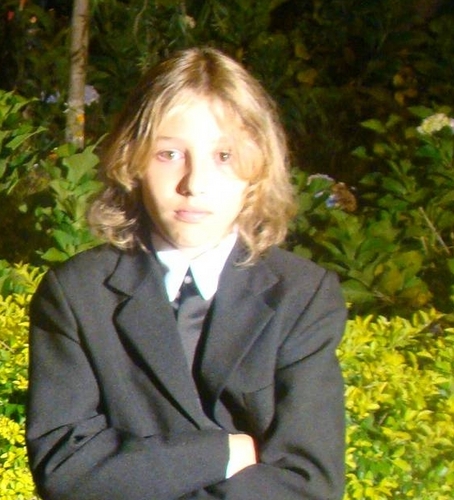 Sou jovem, tento  aproveitar o melhor o melhor da vida , eu creio muito em deus , sou grato por tudo que deus me deu em minha vida!!!!