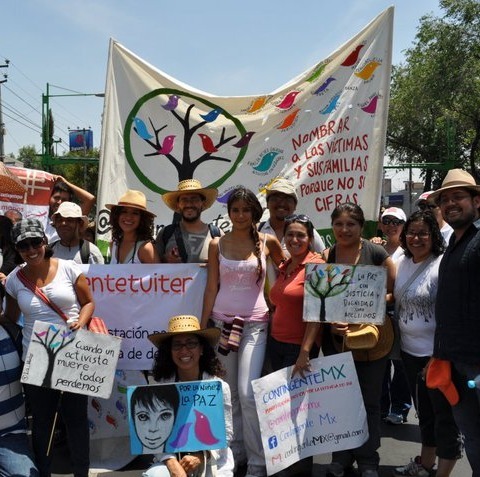 Manifestación pacífica por los derechos humanos en el Distrito Federal.