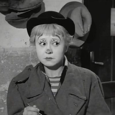 jelkie__'s profile picture. (she/her) Antropóloga sociocultural📜 | 
Rol, cine y fotografía 📷 | Antipsiquiatría ✊🏻