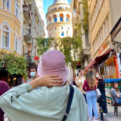 JanaHesh's profile picture. life out of context.