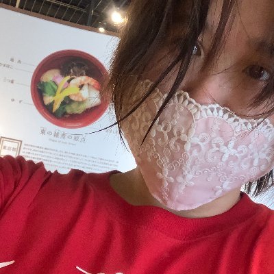 お雑煮だったり、青パパイヤだったり、起業支援だったり、色々興味のまんまにアチコチ動き回っている記録だったり。
2022年は、池田書店さんから2冊本が発売されました。
「地元に行って、食べて、作った 日本全国お雑煮レシピ」「酵素の王様 青パパイヤのレシピ」#お雑煮語ろう #お雑煮教えて