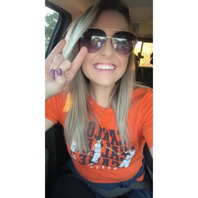 baseball lover. people who don’t smile with teeth weird me out. the island life is the life for me. #ForTheH #GeauxTigers🐯 #HookEm🤘🏼