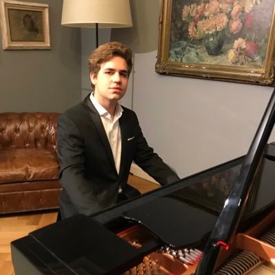 MaxLeibert's profile picture. mainly on Twitter for entertainment lol