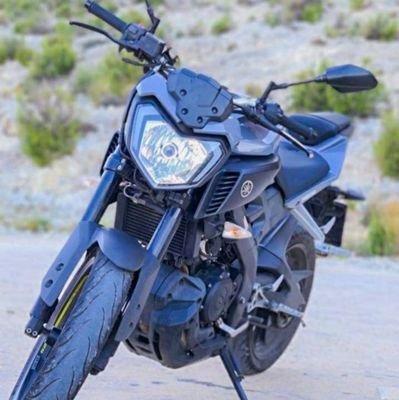 Motero desde que nací
16 años con carnet A1
Yamaha MT 125 2016
Ídolo: Valentino Rossi