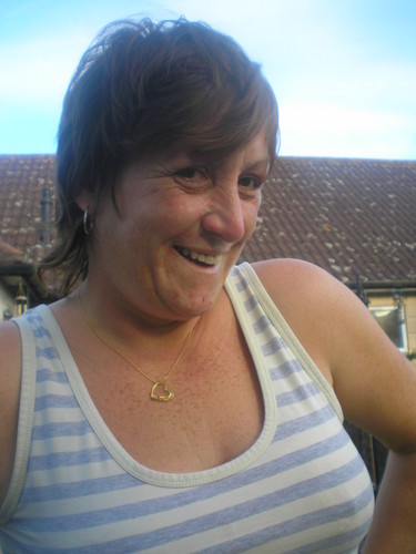 hi mum of three kids and happily married.
I have a 2 boys , and a daughter who is autistic.