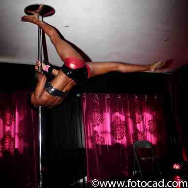 I love Aerial Arts, Music & Fashion. Interests pole , Aerial Hoop, Yoga. Music. I produce Electro, Dance, Deep House music. featuring on Boo Hoo .com Catwalk