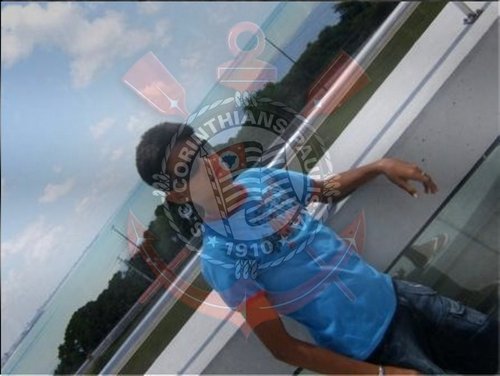 No momento vivendo e aprendendo.. A vida sempre dando motivos pra sorrir, mas as vezes tmbm dando motivos pra chorar!