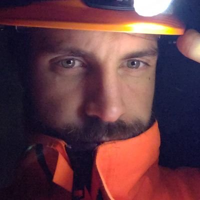 Passionné de train je tweet pour partager ma passion et faire découvrir le monde des travaux ferroviaires. #teamSNCF
