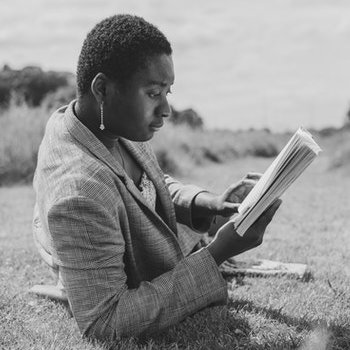 Writer & Editor✨️
BOOKINGS / COMMISSIONS OPEN✨️
Poetry Commissions, Gigs, Panels & Workshops✨️
@Irishtimes Book Reviews & @stingingfly Communications Officer✨️