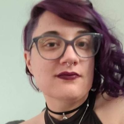 confusingharmo1's profile picture. wannabe hedgewitch 💕