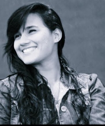 Jornalista, 25. Mãe de Larah Beatriz.
