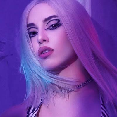 @AvaMax ❤

be a little sweeter they say.

follow our club on Instagram