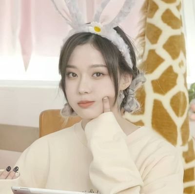 𖥻. 𝐒𝐎𝐅𝐓𝐜𝐨𝐩𝐲 ╱ 𝟮 𝗢 𝗢 𝟭 :━━ ♡̷̷◟ 안영! ▾ present you a pwetty alluring baby who’s ready to bright up your world within a second! 𝐰𝐢𝐧𝐭𝐞𝐫「 김민정 」☃️