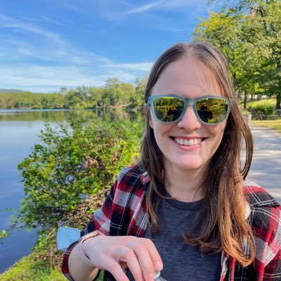 NYU Neuro PhD candidate in the @schoppik lab making baby fish roll their eyes 👀 | NRSA fellow | @newcollegeofFL alum | she/her | 🐟🔬🧁