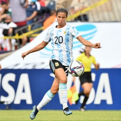 Jugadora de @afaseleccion 
Nacida en Argentina. Solo alguien con las metas claras triunfa a pesar de la adversidad..AMANTE DE MI FAMILIA y del FUTBOL..