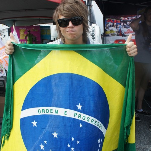 Primeiro twitter/site brasileiro dedicado ao The Ready Set com intuito de informar os fãs brasileiros. Twitter desde 15/04/2010. Site desde 21/05/2010.