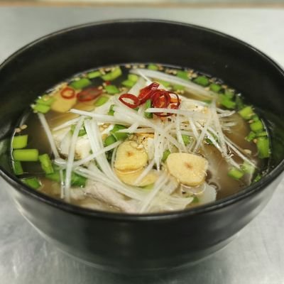 覆麺智さんの営業後の酒場たまりば~(17時位〜20時位)日曜定休日。*暫くは、メンバーカード保有者様と同伴者様に限ります。時間制限30分位。TEL070-8472-6478(受付時間12時~20時)よろしくお願します。僕は遺伝の難聴です🦻聴こえてない時がありますので、呼び止めていただけると助かります。