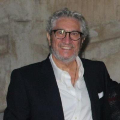 Doctor en Publicidad y RR.PP.Máster en Protocolo y Eventos
Funcionario de Carrera del Estado.
Gastrónomo, buen vino y champagne.
Familia y amigos de verdad.