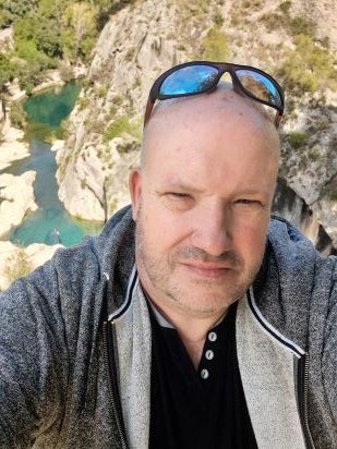 European. Proud liberal & challenger of Fake news with those that believe it largely the MAGA flag shaggers! Proud REJOINER! Empty bios will be blocked!#autism