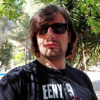 CapiCopiCua's profile picture. Si no queréis que os de una embolia no pinchéis en el enlace, si por el contrario os la pela todo como a mi, adelante.