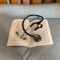 bedside reading podcast(@bedsidepodcast) 's Twitter Profile Photo