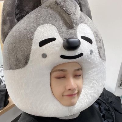 STRAY KIDS EVERYWHERE ALL AROUND THE WORLD, YOU MAKE STRAY KIDS STAY ♥
Fan account of Stray Kids
Bang Chan biased🐺
p.s:i love them all but Channie has my heart