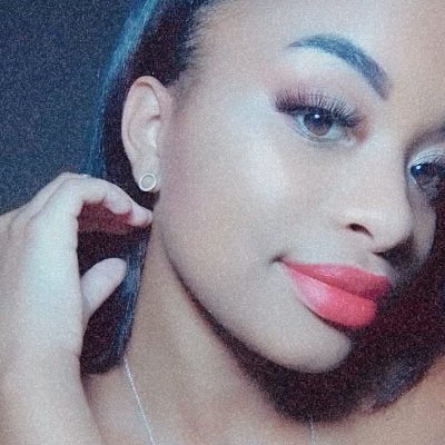 Suzanne1321's profile picture. Todo llega y todo pasa y el tiempo se encargará de poner a cada quien en su lugar💜🍫
Amo el maquillaje😼👩🏾‍🎨