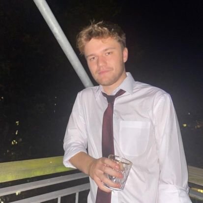 ElliottCal_'s profile picture. He/Him