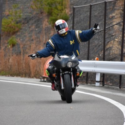 バイクブロガー！！だけど、たまに日記なんて書いてます！！ 走り屋してた時目線で紹介出来たらな思ってます！😆 自分自身、CBR250RRMC22乗ってます。