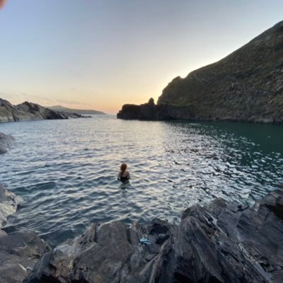 rach121205's profile picture. Weird