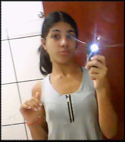 Uma garota que da risada por qualquer coisa. Sei amar, sei perdoar, mas tbn sei os meus limites. O que mais gosto Chocolate, Moda, Rep, Amigos