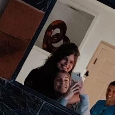 madimad21's profile picture. 