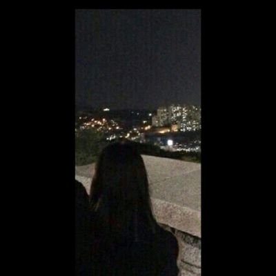 ‏»       ‎#حلمت
 فيك وفزيت من نومي
‏مشتاق ونسيت اننا افترقنا.«💔🚶🏻‍♀️.