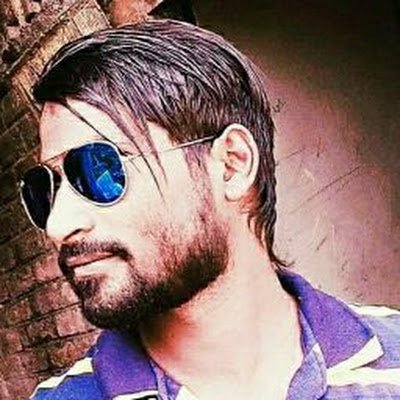 चलती बंदूक के हम दहाने पे हैं
हम को मालूम है हम निशाने पे हैं