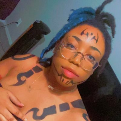 Just tryna catch a vibe…watch some anime…and play some video games 🙃💛🌻🌙✨Oh and I have an Etsy Shop😝🎮 lol FMOTwitch: tinyboxxtv IG: tiana_babyygirl 🏳️‍🌈