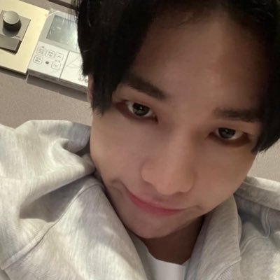 ( RP • 2000 ) The magnificent prince of 스트레이키즈 with his ability to charm you by showing you his duality, 𝗛𝘄𝗮𝗻𝗴 𝗛𝘆𝘂𝗻𝗷𝗶𝗻.
