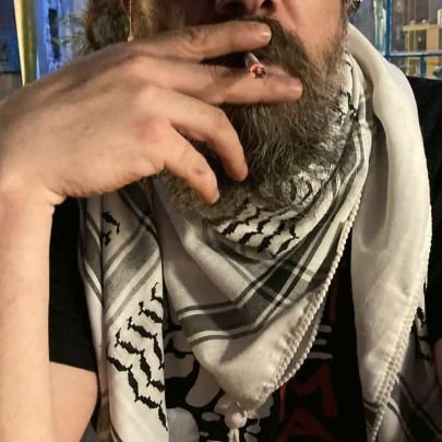 'El ocio es el padre de todos los vicios, y es el coronamiento de todas las virtudes' . RAMÉ..
✊🏿🇵🇸🖤