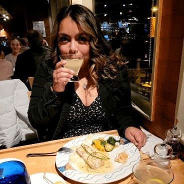 maylinbien's profile picture. Dogmom to 2 Hunting Labs 🐾 🦆
Married to the punniest dude 🤪 1 amazing newborn❤️
Made in Mexico 🇲🇽 & PNW raised🇺🇸   ⚓Veracruzana🦈
  😘Love is love 🏳️‍🌈