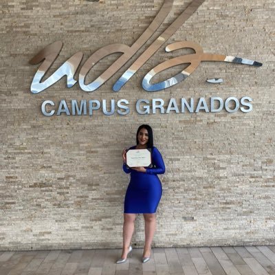 Licenciada en Periodismo. No dejes que tus sueños se vayan sin cumplirlos, esfuerzate y te darás cuenta lo lejos que puedes llegar.
