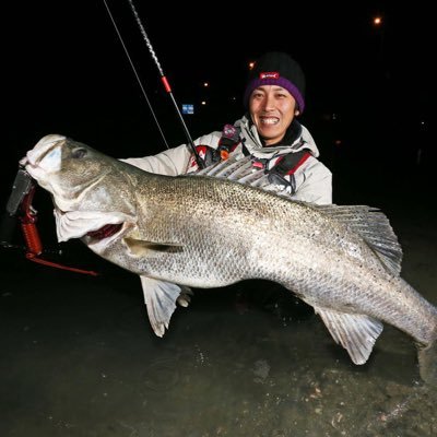 生まれは高知、現在は大阪湾で遊漁船「シーマジカル」の船長をしています! メインはシーバスフィッシングを本業にアピア、サンラインのアンバサダーをしているのでシーバス釣りを始め釣りの楽しさや感動を見せたり伝えていこうと思います! FBやInstagramもやっているので気軽にフォロー宜しくお願いします!