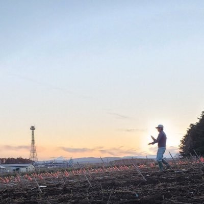 ワイン用ブドウ専門の苗木屋「株式会社北海道ブドウ苗木園」を経営。元来のワイン好きなので、このアカウントでは自身のブログ「北海道ワインラヴァー」の日々飲んだワインの記事を紹介しつつ、子どもたちとの日常なんかも投げていきます。