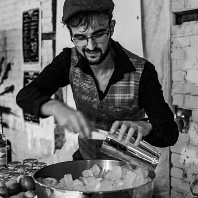 Tournaisien, vegan, Amateur de rhum et gérant d'un bar à rhum vagabond: Tchin-Francine