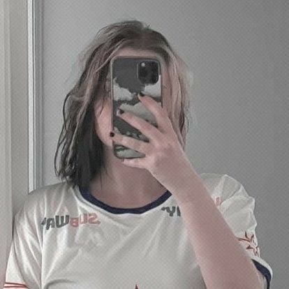 Tommyinnitpogc2's profile picture. •she/they•
•a minor•