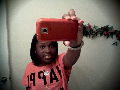 iiKissDimples_'s profile picture. TayGANG=D Small Girl iiN A Big World Tryna Make A Livin; Money iS Wat iiSalute; #TeamMAJORSkinss; 5'2 NOW RAPE Dat Follow Button =D !