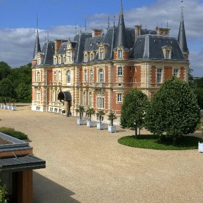 Les Fontaines is a corporate events center combining in a unique way modernity and tradition, event expertise, cutting-edge technologies and eco-responsibility.