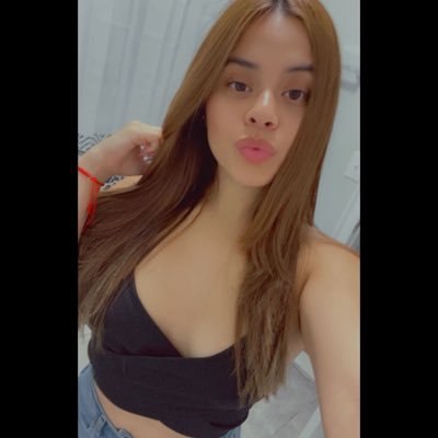 paulinis__'s profile picture. Ese cuerpito no es mío, pero yo le soy ✨