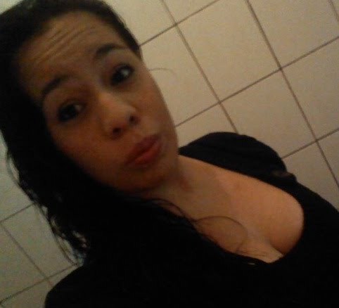 • pra mim? apenas uma pequena menina
com sonhos de uma grande mulher. vivendo num mundo surreal e estressante,
tentando apenas ser feliz ! ;)
