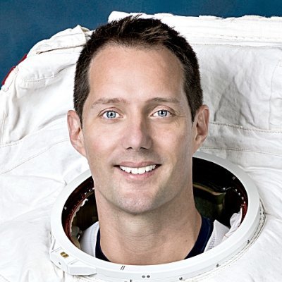 Je suis sur Fbk co-admin Thomas Pesquet Appreciation Society, retweete tout sur @Thom_astro. Les fans de Thom sont mes amis, ennemis de Thom s'abstenir