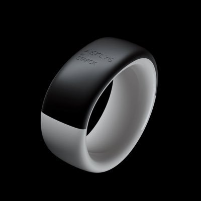 Aeklys by Starck - Bague intelligente de paiement. Sécurisée, ergonomique, autonome et étanche. Imaginée et développée en France.